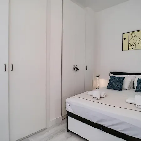 Nestor&jeeves - Royal - Central, Close Sea *